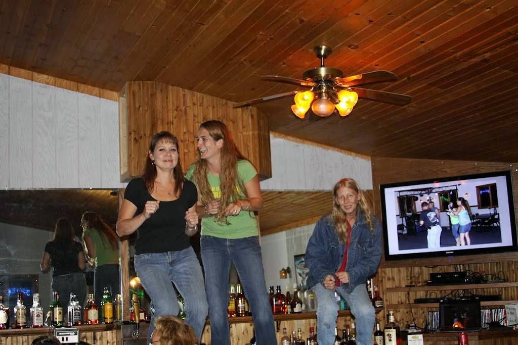 FusterClucks | restaurant | 6153 Bullion Dr, Hazelhurst, WI 54531, USA | 7153567969 OR +1 715-356-7969