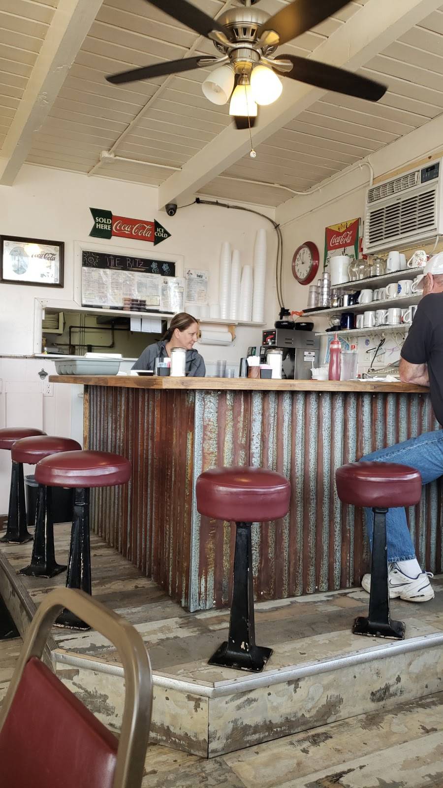 Ritz Diner | restaurant | 135 Lancaster Dr SE, Salem, OR 97317, USA | 5033707810 OR +1 503-370-7810