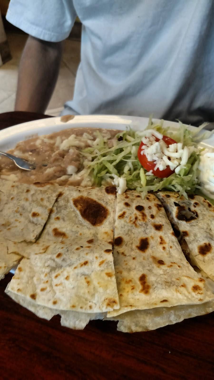 El Trebol Deli & Bakery | restaurant | 550 Fresno St, Parlier, CA 93648, USA | 5592545058 OR +1 559-254-5058