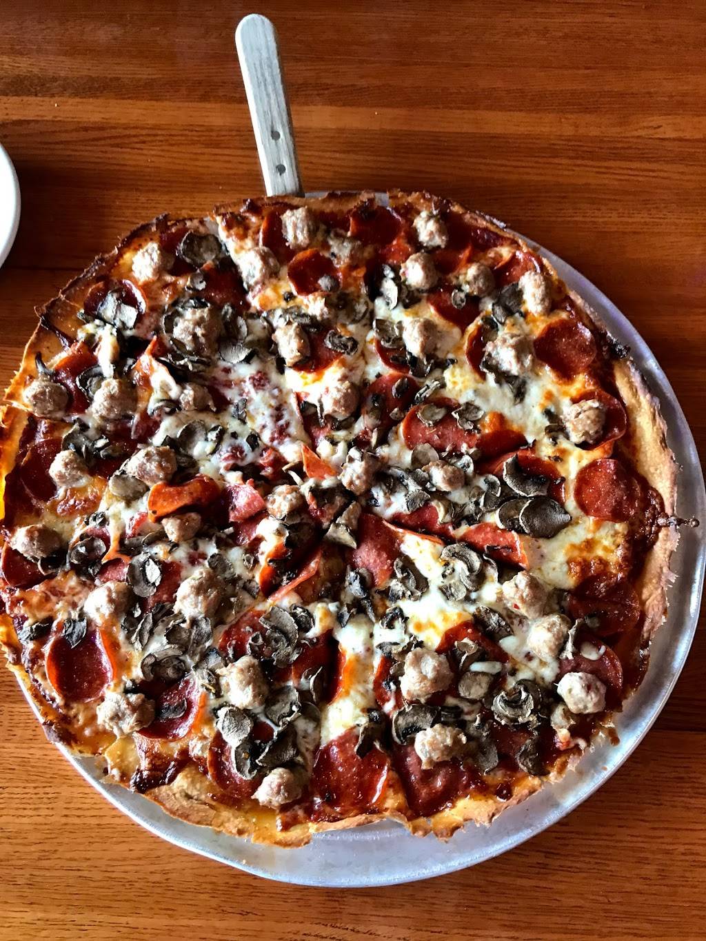 Cloverleaf | restaurant | 6430 6th Ave, Tacoma, WA 98406, USA | 2535651111 OR +1 253-565-1111