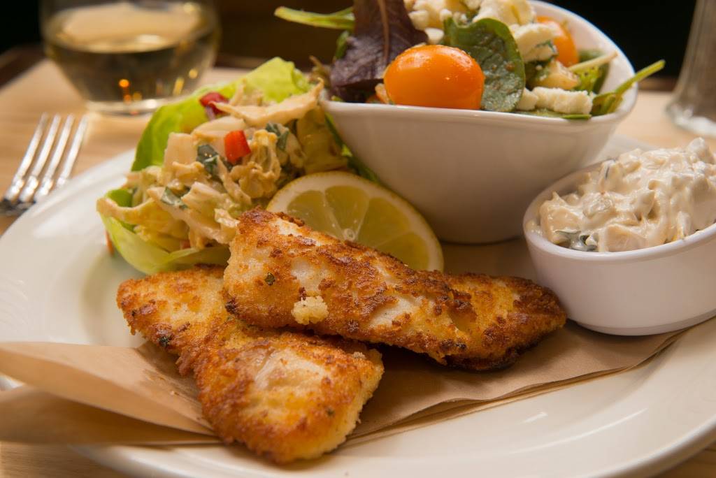 Varsity Sports Grill | restaurant | 3550 Providence Dr, Anchorage, AK 99508, USA | 9077867835 OR +1 907-786-7835