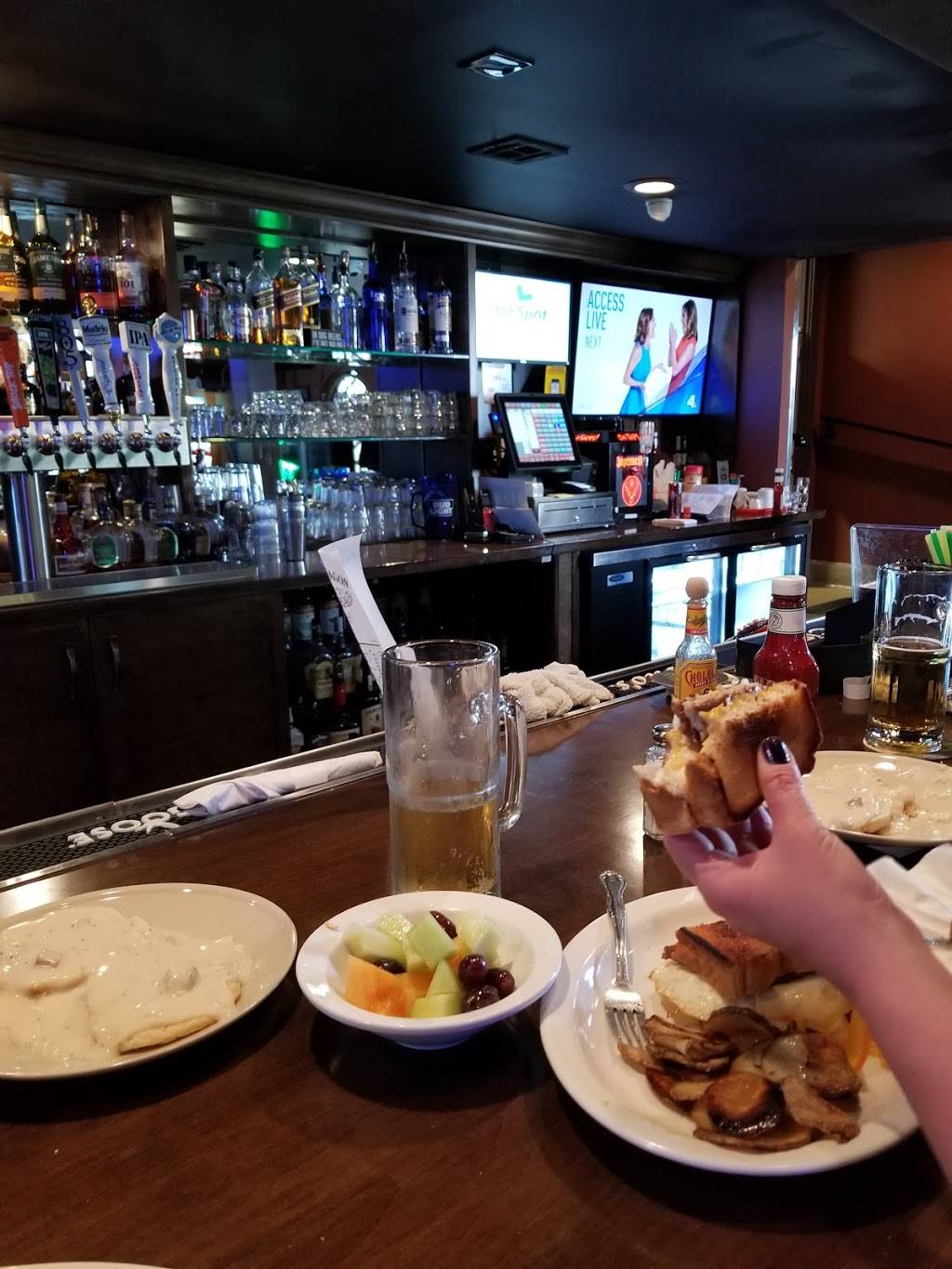 Chuck Wagon Bar & Cafe | restaurant | 1353 W 6th St, Corona, CA 92882, USA | 9517377162 OR +1 951-737-7162