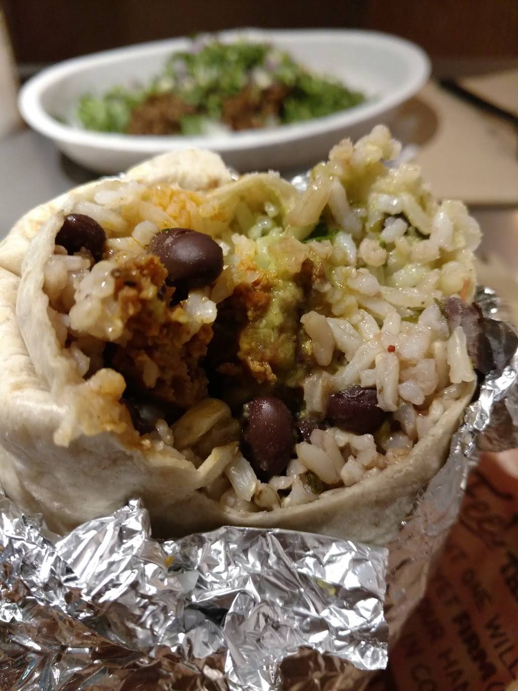 Chipotle Mexican Grill | restaurant | 3450 Dodge St, Dubuque, IA 52003, USA | 5635822841 OR +1 563-582-2841