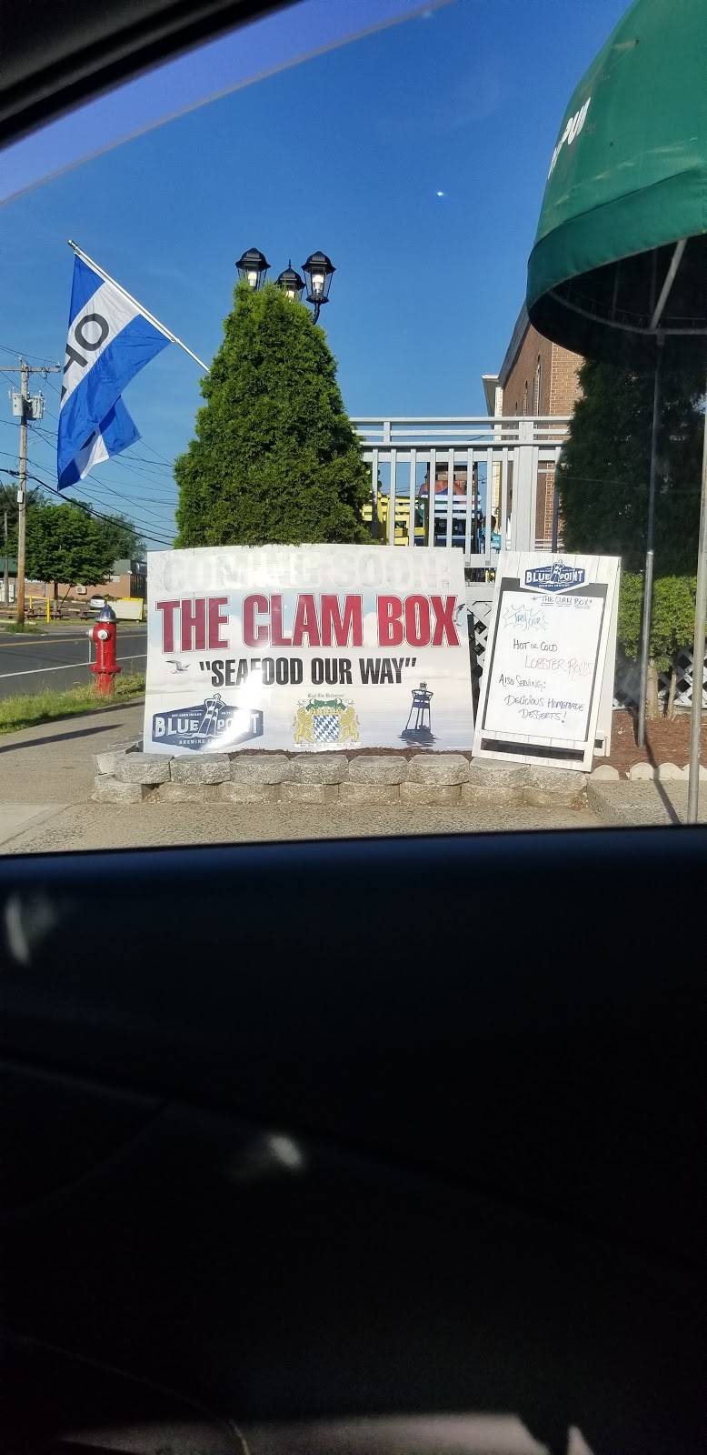 The clam box | restaurant | 586 W Main St, New Britain, CT 06053, USA | 8603573118 OR +1 860-357-3118