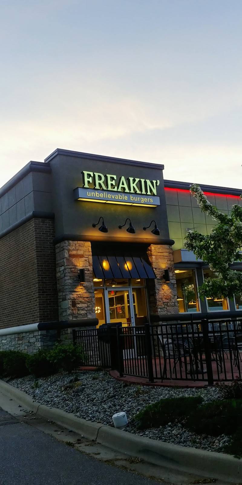 Freakin Unbelievable Burgers | restaurant | 8020 Holly Rd, Grand Blanc, MI 48439, USA | 8107714206 OR +1 810-771-4206
