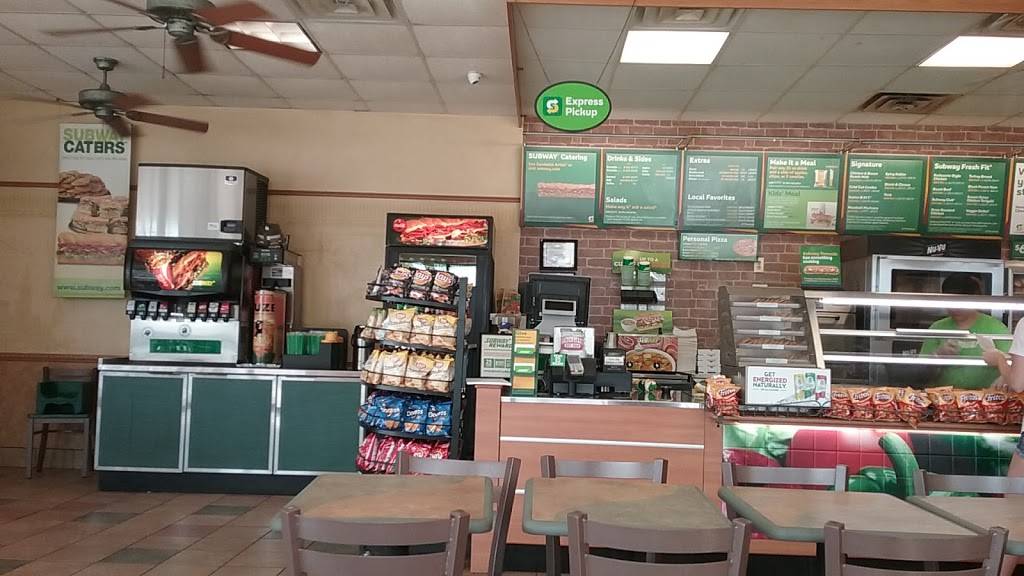 Subway | restaurant | 101 E Charles St, Oelwein, IA 50662, USA | 3192833320 OR +1 319-283-3320