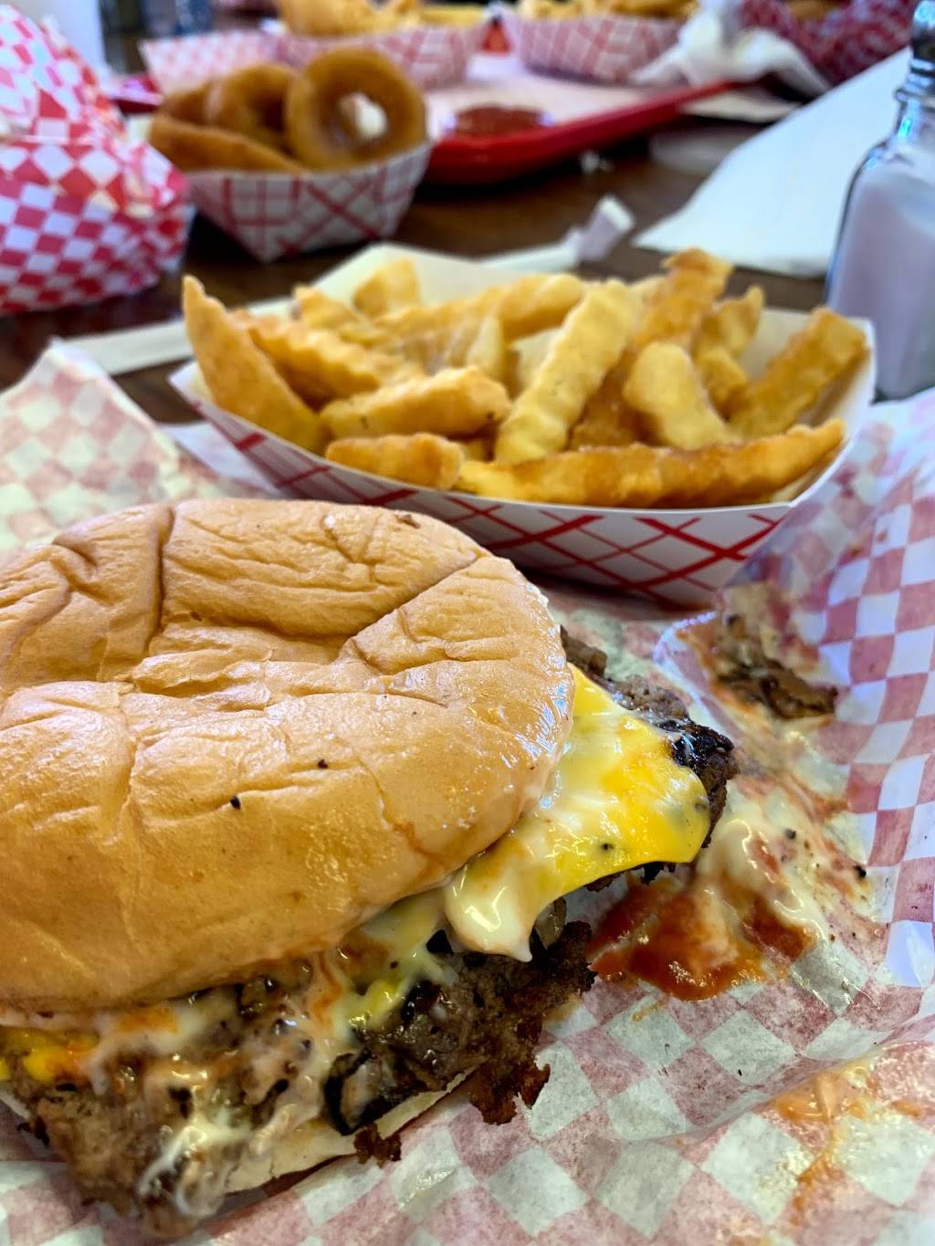 Hinkles Hamburgers | restaurant | 206 S Adams St, Bloomington, IN 47404, USA | 8123393335 OR +1 812-339-3335