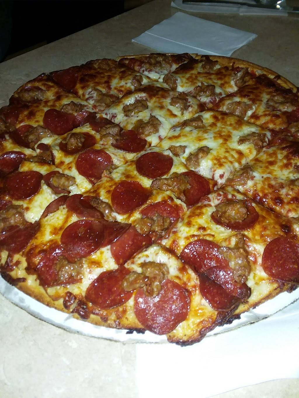 CJs Pizza & Giant Grinders | restaurant | 273 Broad St, Manchester, CT 06040, USA | 8606495329 OR +1 860-649-5329