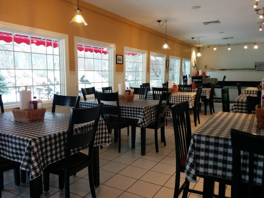 Docks Seafood | restaurant | 15 Evans St, South Portland, ME 04106, USA | 2078994433 OR +1 207-899-4433