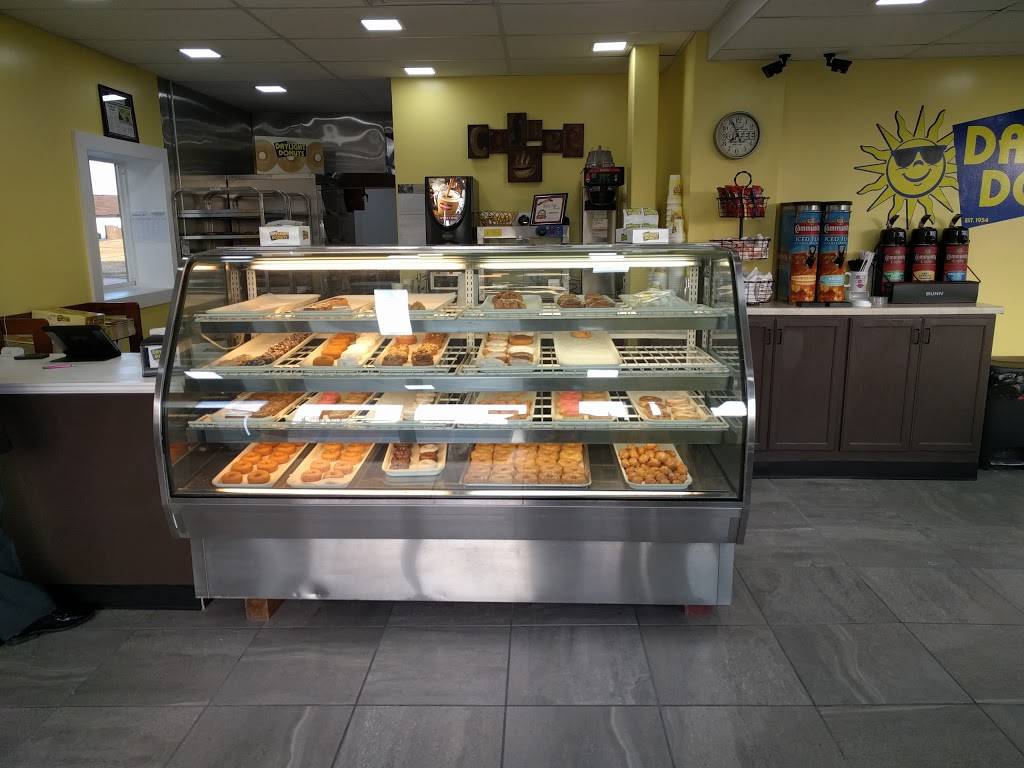 Daylight Donuts | restaurant | 1965 Madison Ave, Granite City, IL 62040, USA | 6187097955 OR +1 618-709-7955