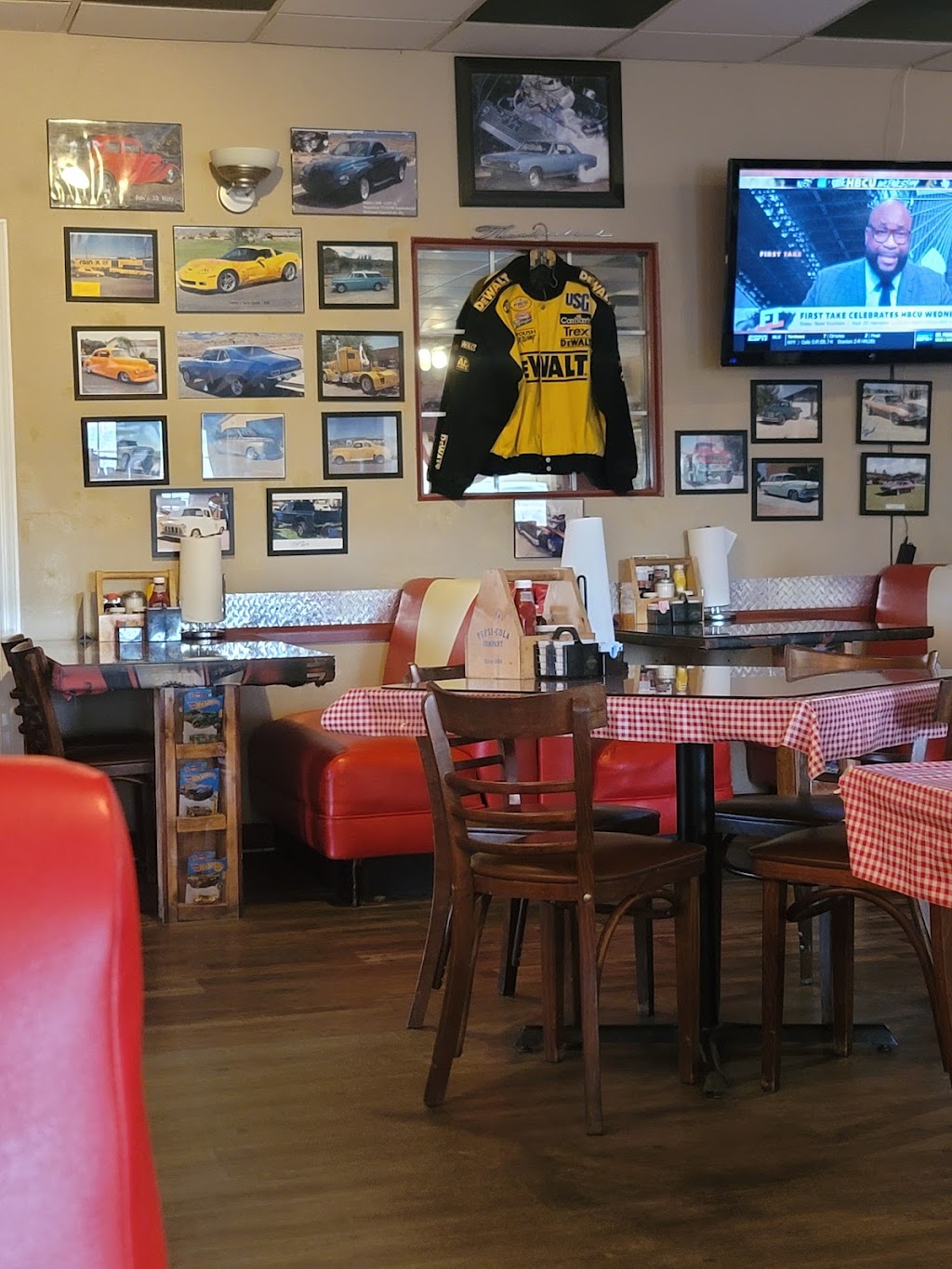 Hot Rod Cafe | cafe | 2215 Hualapai Mountain Rd, Kingman, AZ 86401, USA | 9287181500 OR +1 928-718-1500