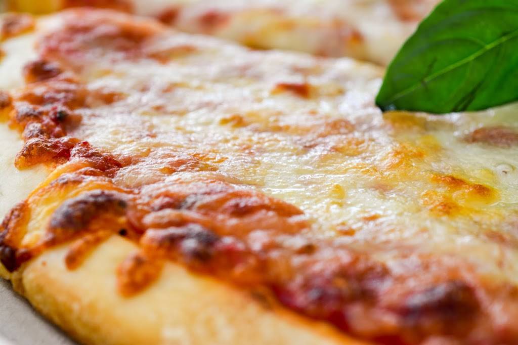 Bellerose Famous Pizza | restaurant | 24822 Union Tpke, Queens, NY 11426, USA | 7183472100 OR +1 718-347-2100