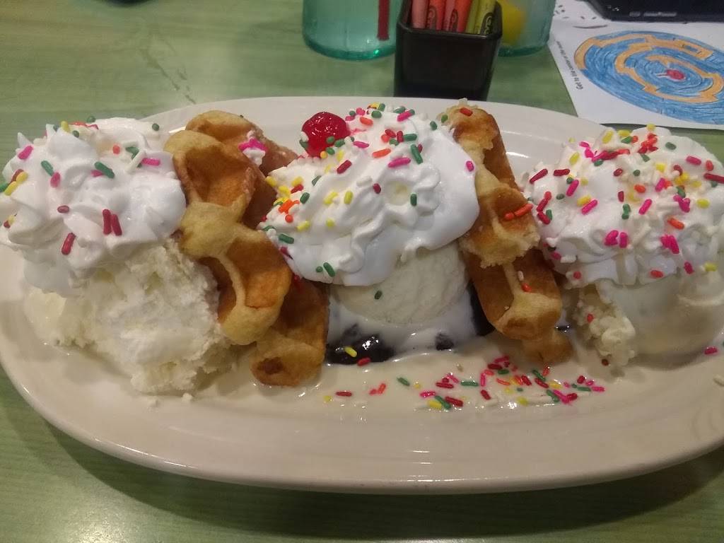 Friendlys | restaurant | Whitney Memorial Hwy, 3075 NY-50, Saratoga Springs, NY 12866, USA | 5185831598 OR +1 518-583-1598