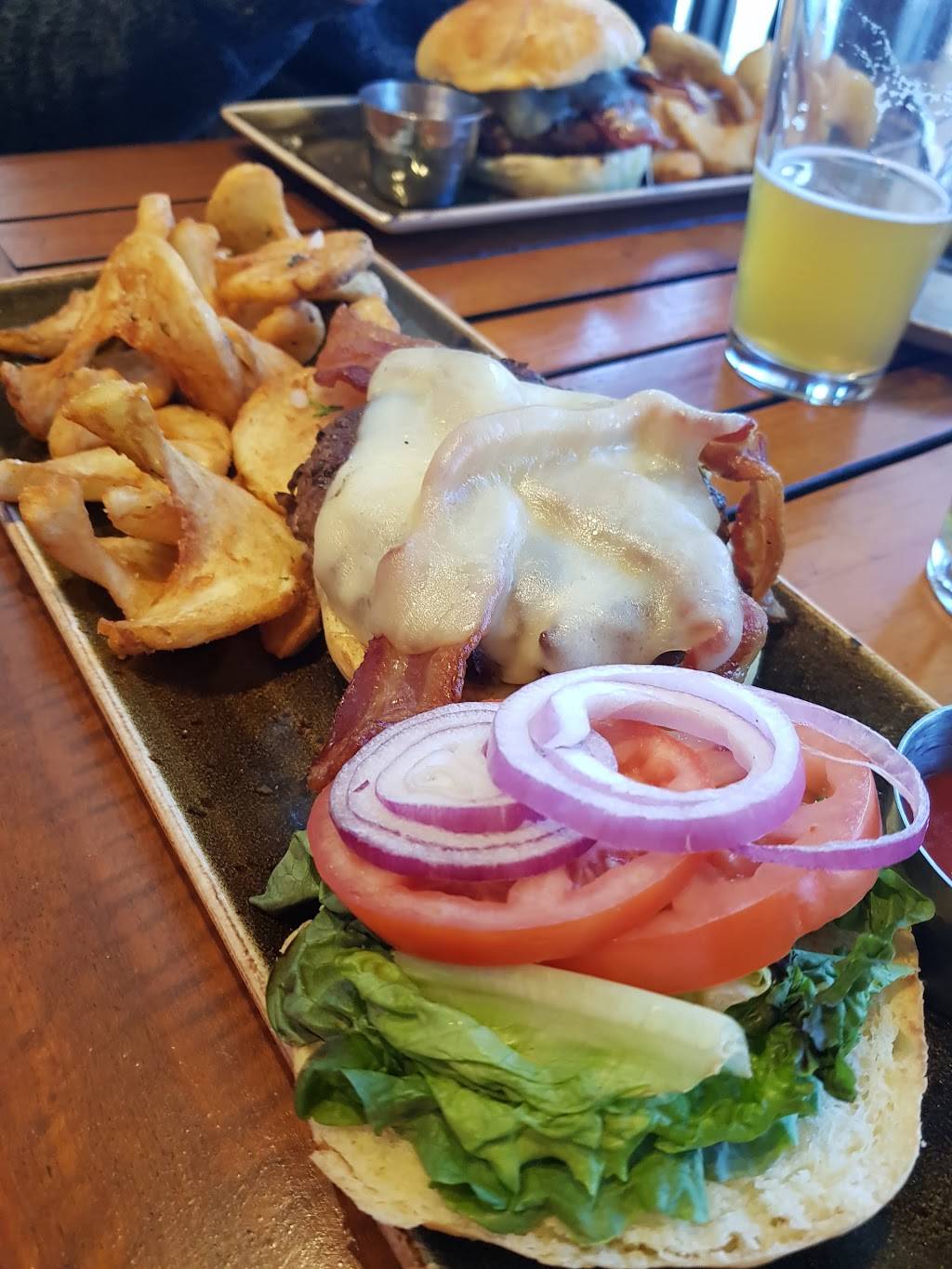 The Roost | restaurant | Topnotch Resort, 4000 Mountain Rd, Stowe, VT 05672, USA | 8022536471 OR +1 802-253-6471