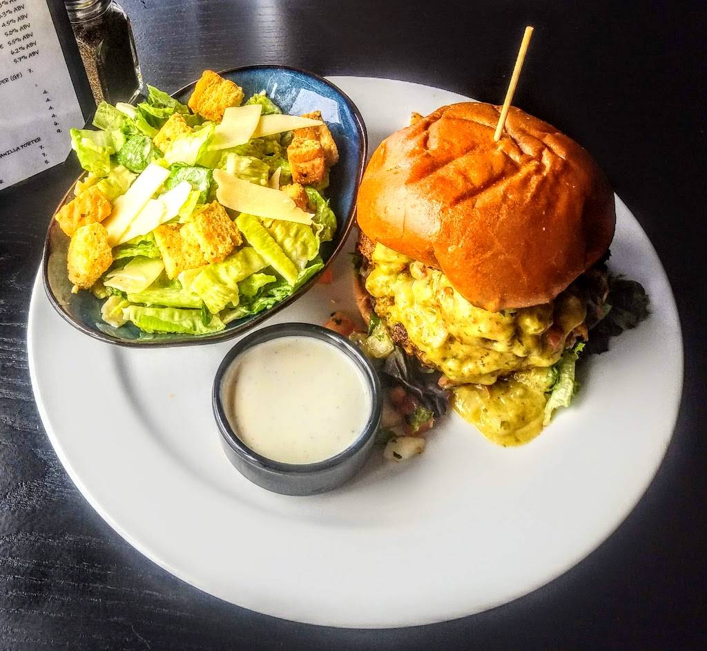 Smokin Fins Restaurant - Highland Ranch | restaurant | 1104 Cpl Max Donahue Ln #102, Highlands Ranch, CO 80129, USA | 7205943467 OR +1 720-594-3467