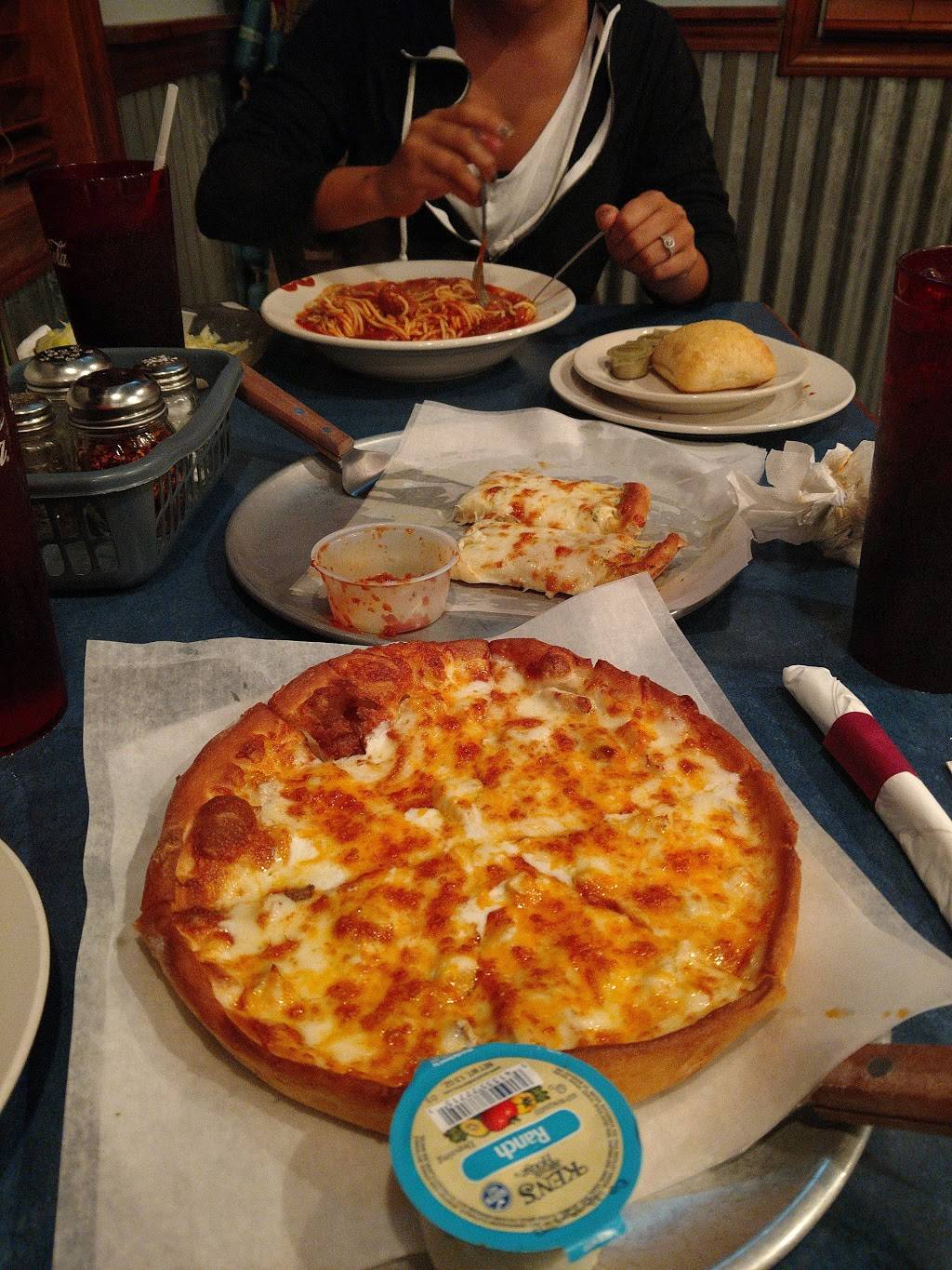 Huron Pizza House | restaurant | 812 Main St, Huron, OH 44839, USA | 4194335751 OR +1 419-433-5751