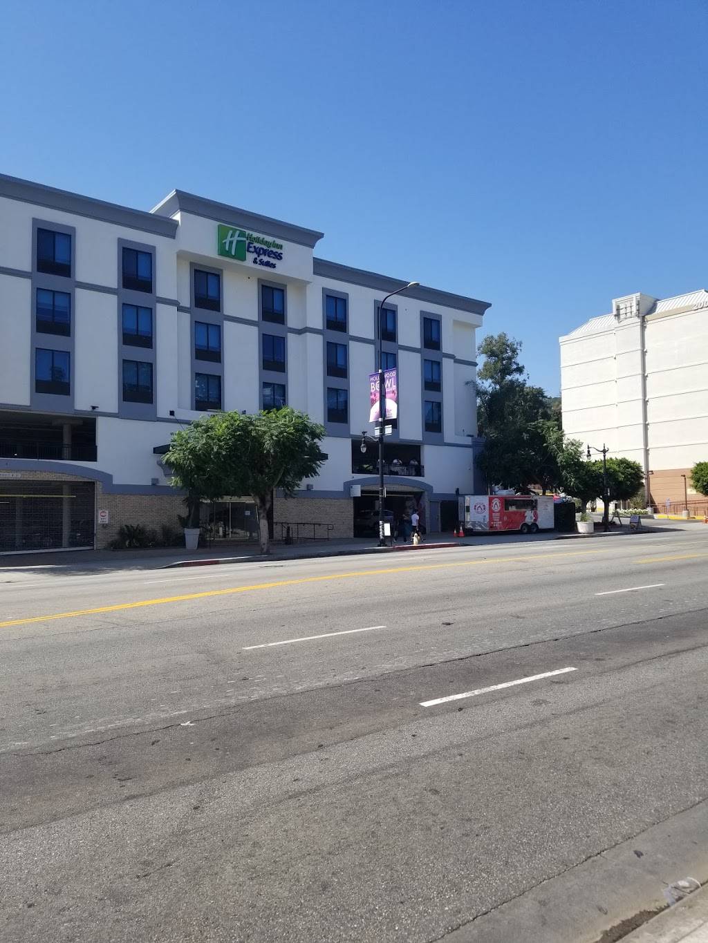 Nashville Hot Chicken | meal takeaway | 1921 N Highland Ave, Los Angeles, CA 90068, USA | 3239290677 OR +1 323-929-0677