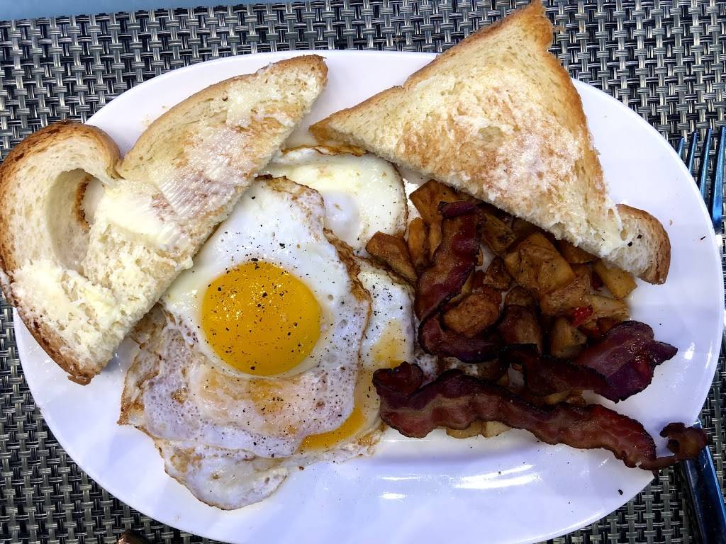 Legal Sea Foods | restaurant | 1 Harborside Drive, Logan Airport Terminal B, Boston, MA 02128, USA | 6175682811 OR +1 617-568-2811