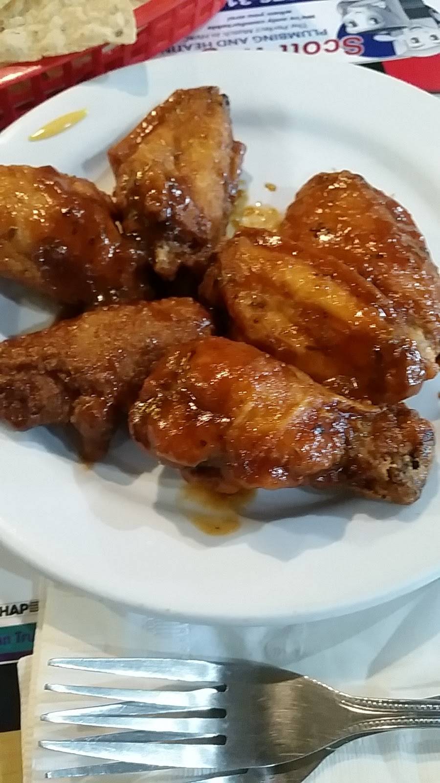 Hoyts Tavern Sports Bar & Grill | restaurant | 409 Broad St, Kalida, OH 45853, USA | 4195323200 OR +1 419-532-3200