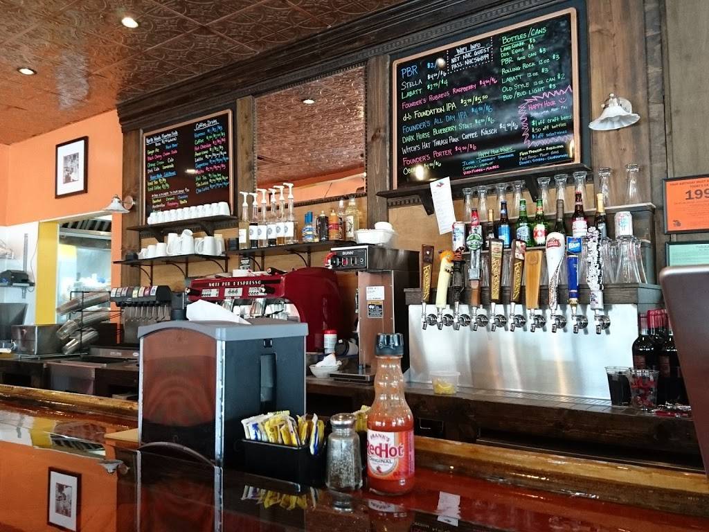 Tuckers Kitchen & Bar | restaurant | 56849 Grand River Ave, New Hudson, MI 48165, USA | 2486173109 OR +1 248-617-3109