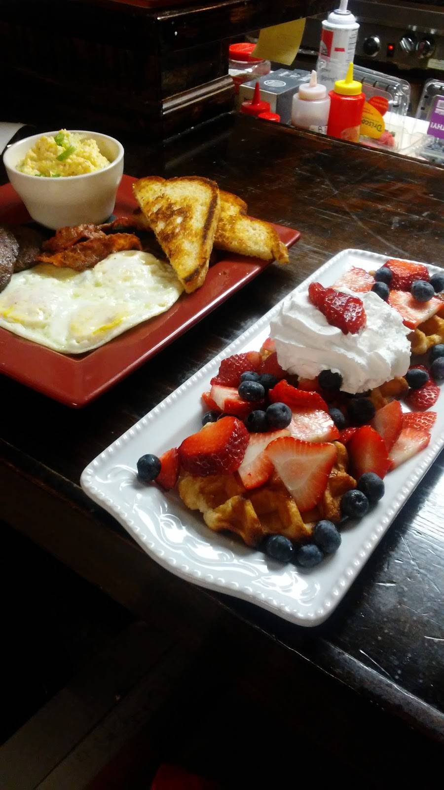 141 North Restaurant & Lounge | restaurant | 141 N Front St, Wilmington, NC 28401, USA | 9107651077 OR +1 910-765-1077