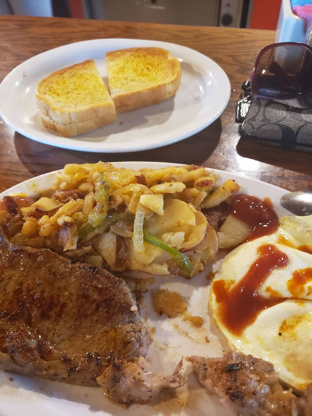 Country Kitchen | restaurant | 4020 El Potrero Ln, Bakersfield, CA 93304, USA | 6618348183 OR +1 661-834-8183