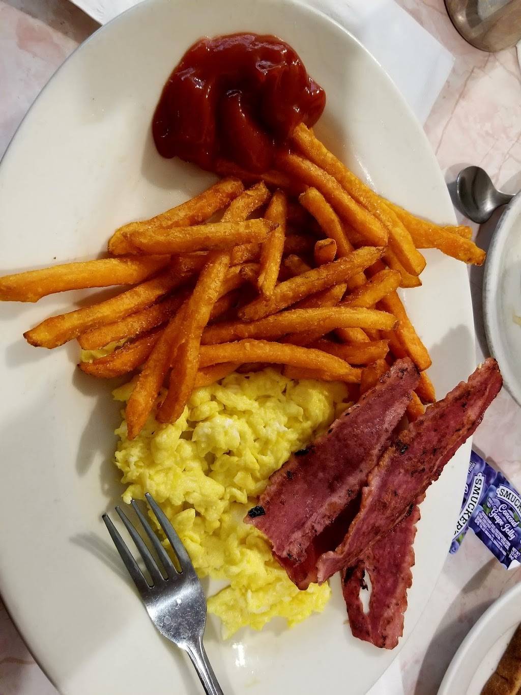 Royal | meal takeaway | 7609 5th Ave, Brooklyn, NY 11209, USA | 7182809813 OR +1 718-280-9813