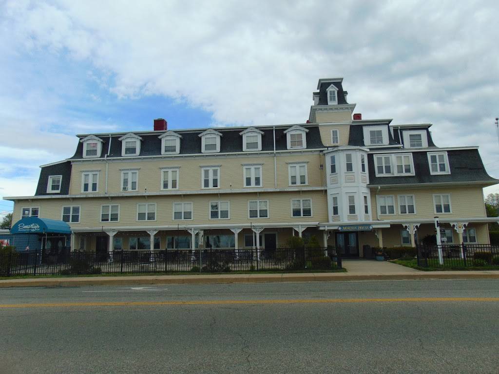 Smartys Restaurant & Pub | restaurant | 215 Main St, Niantic, CT 06357, USA | 8607398818 OR +1 860-739-8818