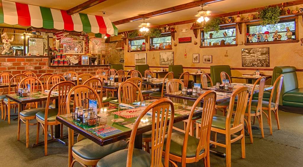 Ninos Lakewood Park | restaurant | 5018 Turnpike Feeder Rd, Fort Pierce, FL 34951, USA | 7724667644 OR +1 772-466-7644