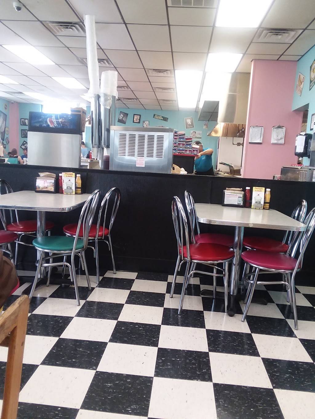 Hwy 55 Burgers Shakes & Fries | restaurant | 8502 E Marlboro Rd, Farmville, NC 27828, USA | 2527537919 OR +1 252-753-7919