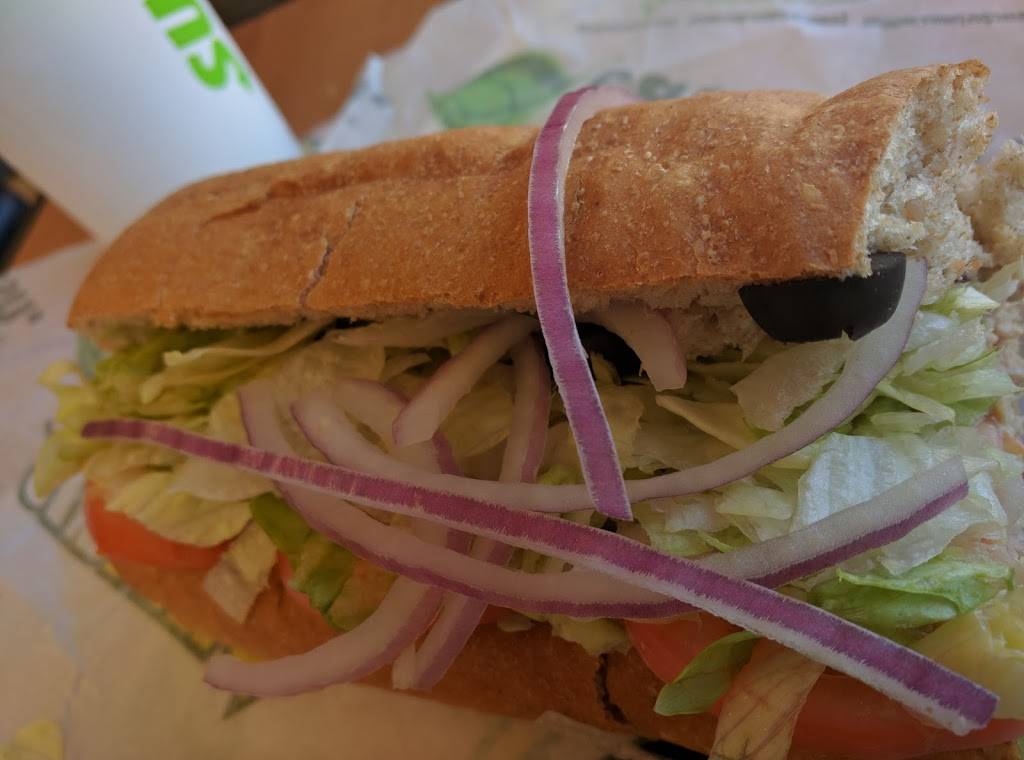 Subway | restaurant | 525 Country Club Drive, Ste E, Wood Ranch Village Ctr, Simi Valley, CA 93065, USA | 8055203094 OR +1 805-520-3094