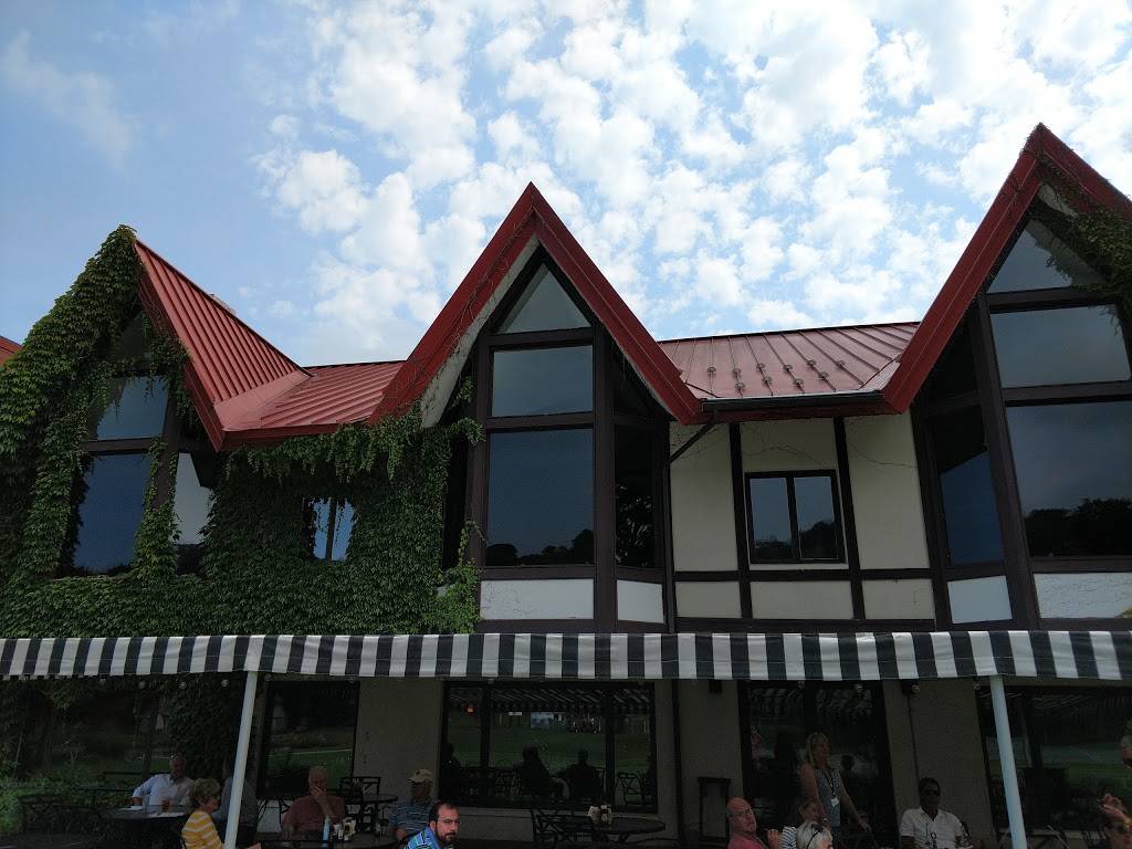 Slopeside Lounge | night club | 600 Highlands Pike, Harbor Springs, MI 49740, USA | 8442623637 OR +1 844-262-3637