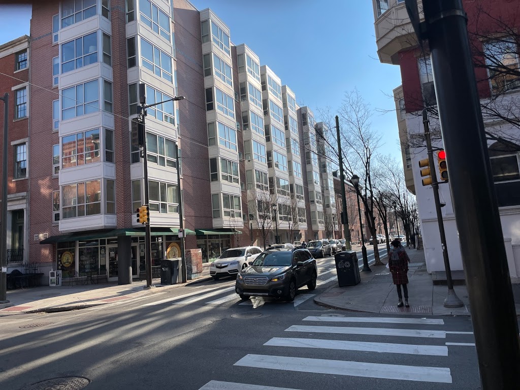 Honey Bee Gourmet Deli | restaurant | 1034 Spruce St, Philadelphia, PA 19107, USA | 2152381223 OR +1 215-238-1223