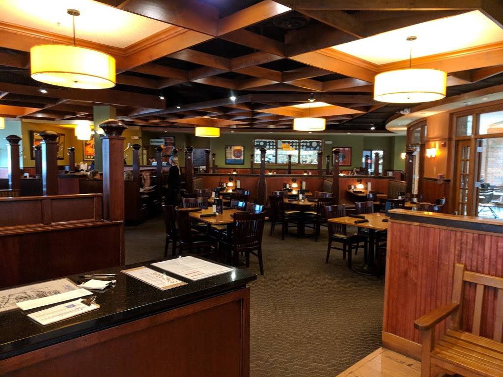 Houlihans | restaurant | 6601 Lyndale Ave S, Richfield, MN 55423, USA | 6122439150 OR +1 612-243-9150