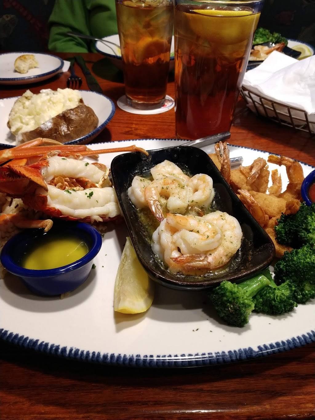 Red Lobster | restaurant | 714 S Eldorado Rd, Bloomington, IL 61704, USA | 3096639405 OR +1 309-663-9405
