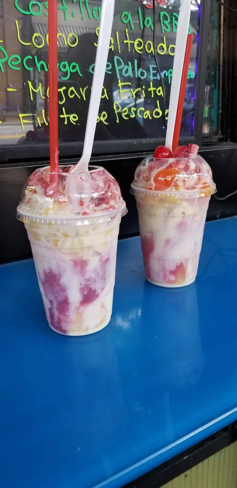 Pecas Y Algo Mas Restaurant | restaurant | 4420 Greenpoint Ave, Sunnyside, NY 11104, USA | 7183894443 OR +1 718-389-4443