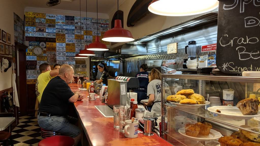 Glens Dinette | restaurant | 23 E Main St, Babylon, NY 11702, USA | 6316694700 OR +1 631-669-4700