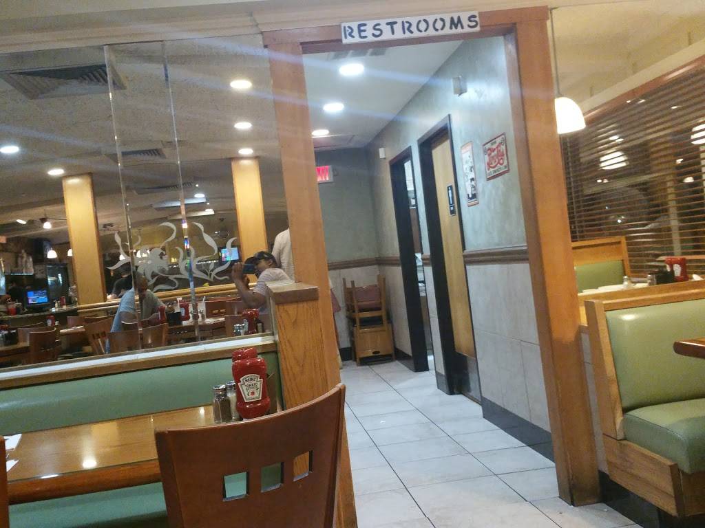 Bridgeport Flyer Diner | restaurant | 249 Bridgeport Ave, Milford, CT 06460, USA | 2038785121 OR +1 203-878-5121