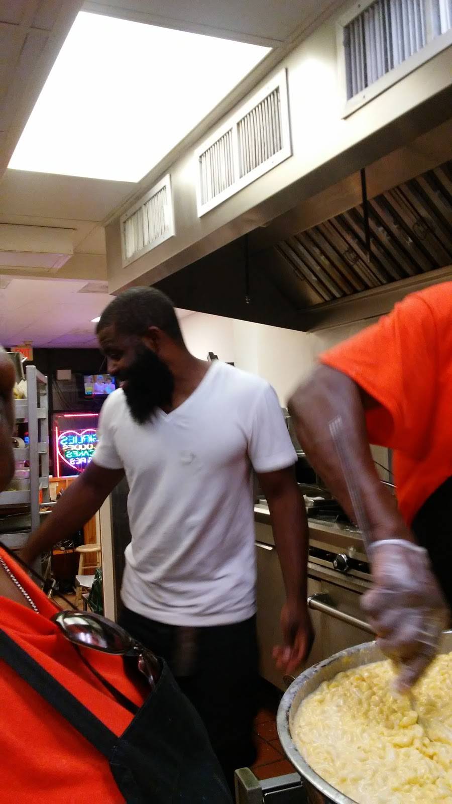 Deborahs Kitchen | restaurant | 2608 W Girard Ave, Philadelphia, PA 19130, USA | 2157633327 OR +1 215-763-3327