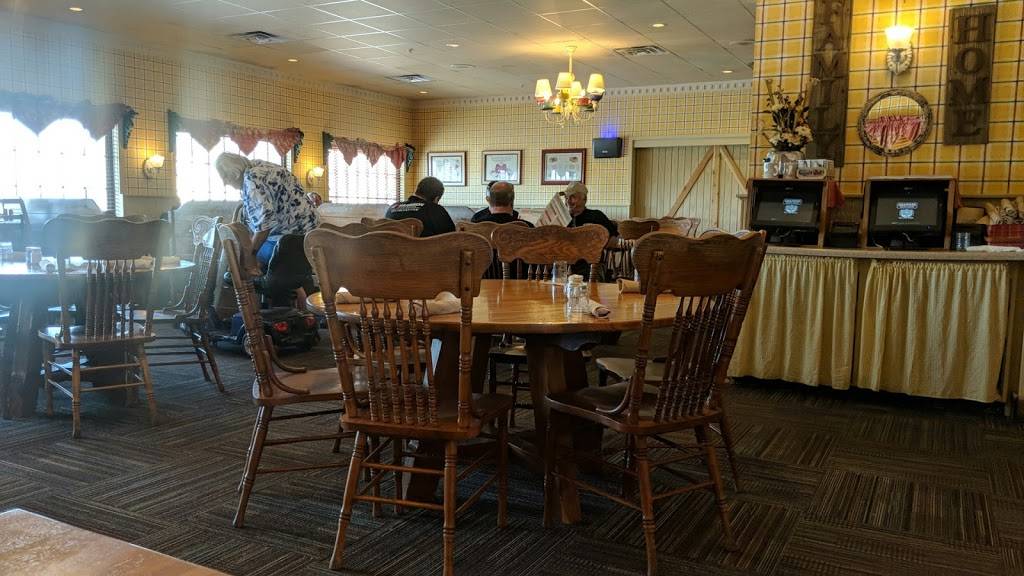 Grammas Kitchen & Checkered Flag | restaurant | 3408 N Plainview Rd, Walcott, IA 52773, USA | 5632845055 OR +1 563-284-5055