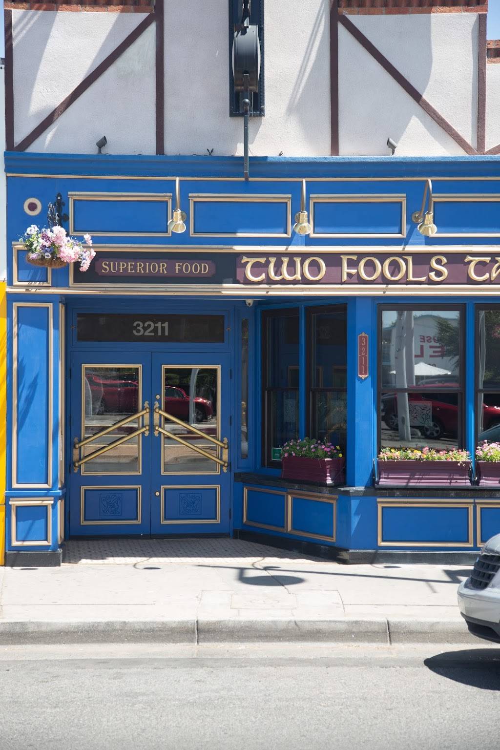 Two Fools Tavern | restaurant | 3211 Central Ave NE, Albuquerque, NM 87106, USA | 5052657447 OR +1 505-265-7447