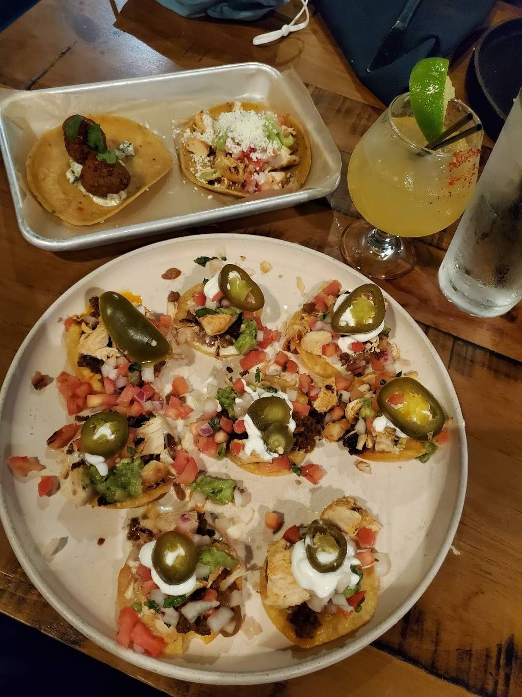 El Jefe Taco Bar | restaurant | 203 Cabot St, Lowell, MA 01854, USA | 9786777599 OR +1 978-677-7599