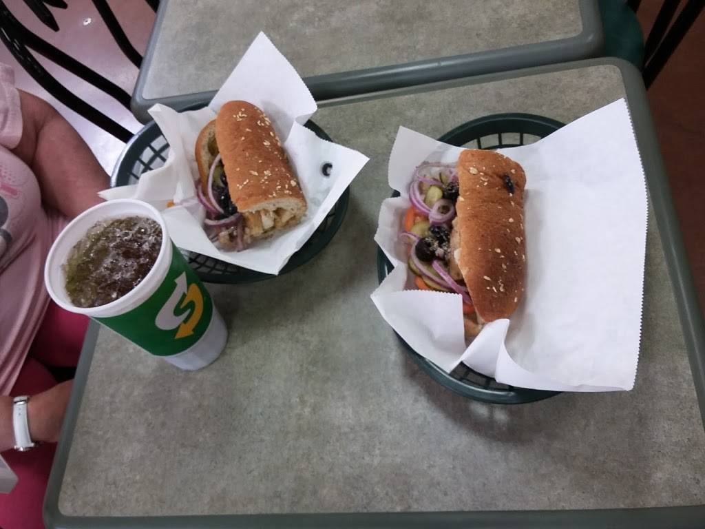 Subway | restaurant | 1601 18th Street, Silvis, IL 61282, USA | 3097960996 OR +1 309-796-0996