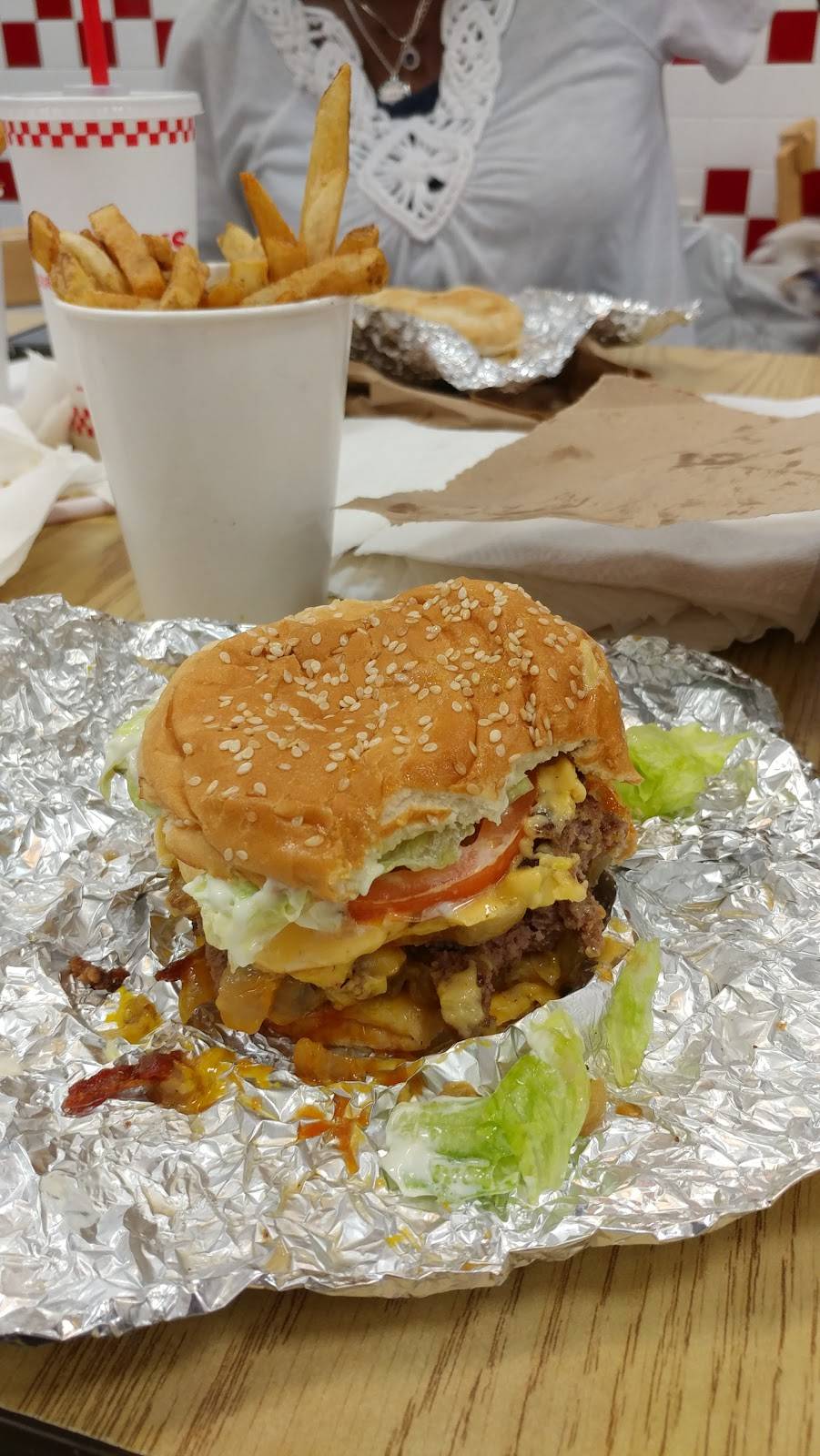Five Guys | meal takeaway | 234 Brookview Centre Way, Knoxville, TN 37919, USA | 8656027701 OR +1 865-602-7701