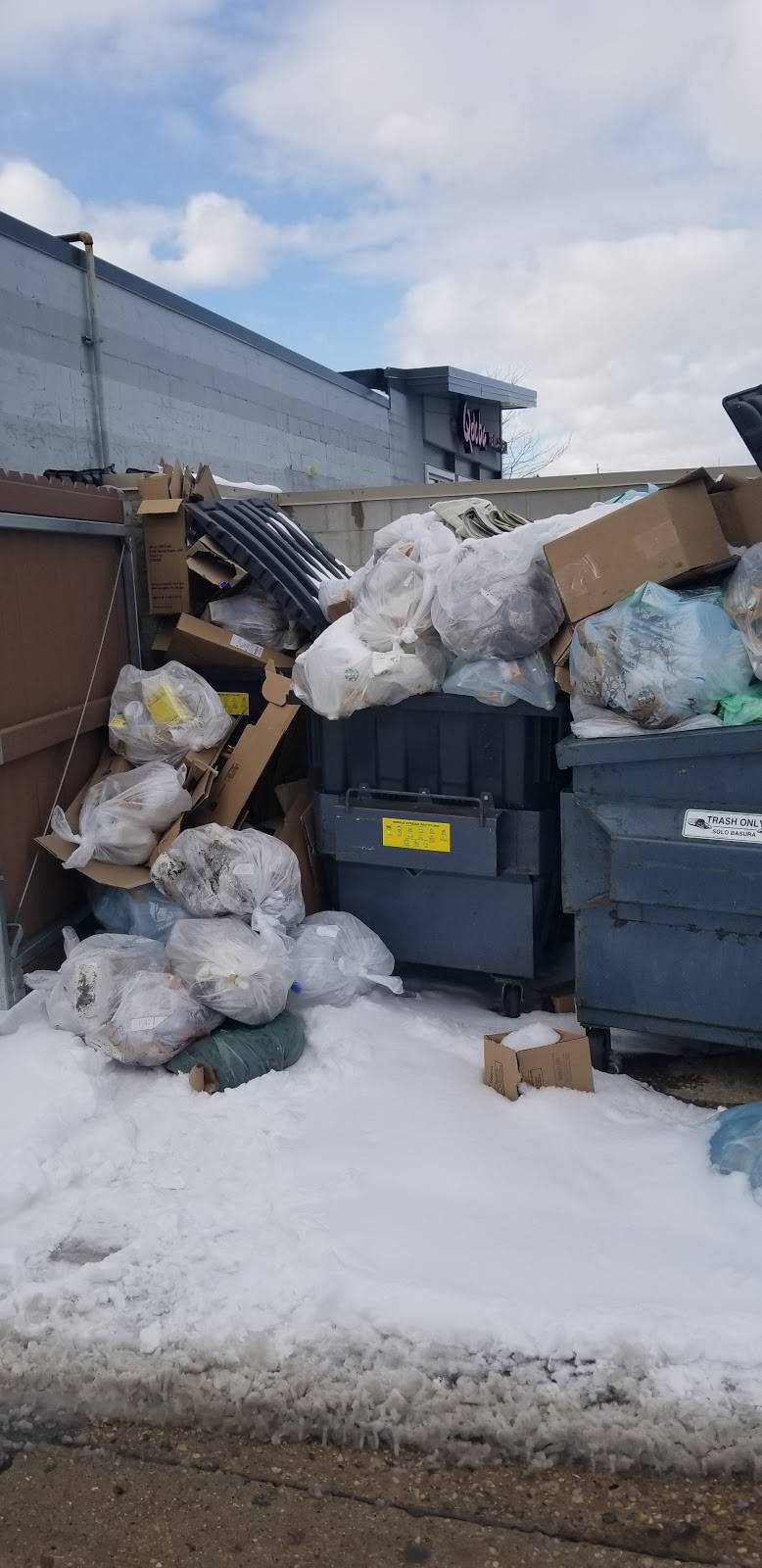 Starbucks | cafe | 4703 S 6th St, Milwaukee, WI 53221, USA | 4147447018 OR +1 414-744-7018