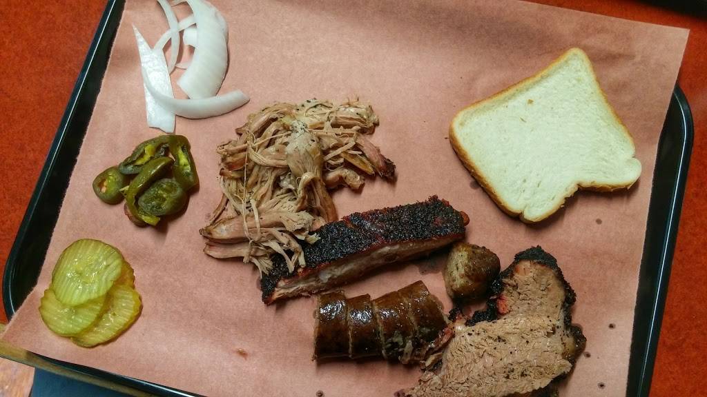 Chucks Country Smoke House | restaurant | 4934 FM1970, Carthage, TX 75633, USA | 9036900105 OR +1 903-690-0105