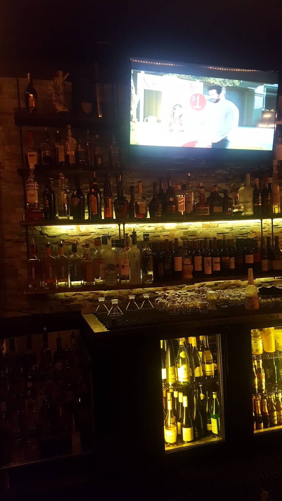 Adolfos | restaurant | 254 Worthington St, Springfield, MA 01103, USA | 4137465000 OR +1 413-746-5000