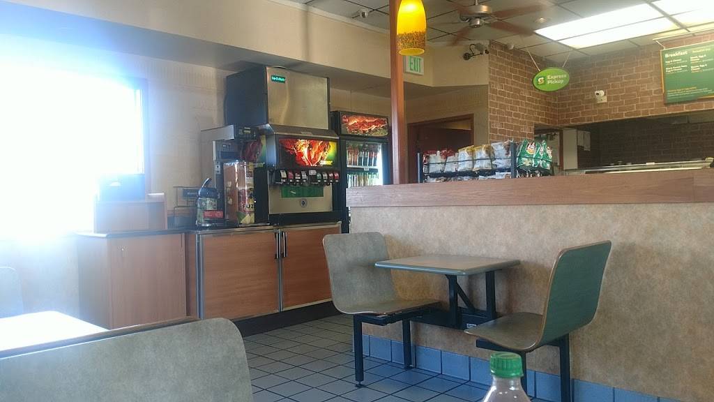 Subway | meal takeaway | 10406 16th Ave SW, Seattle, WA 98146, USA | 2067678917 OR +1 206-767-8917