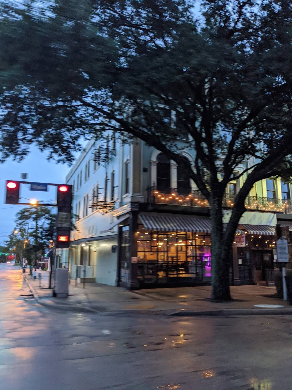 MOMs on Main | restaurant | 1734 Main St, Columbia, SC 29201, USA | 8037084313 OR +1 803-708-4313