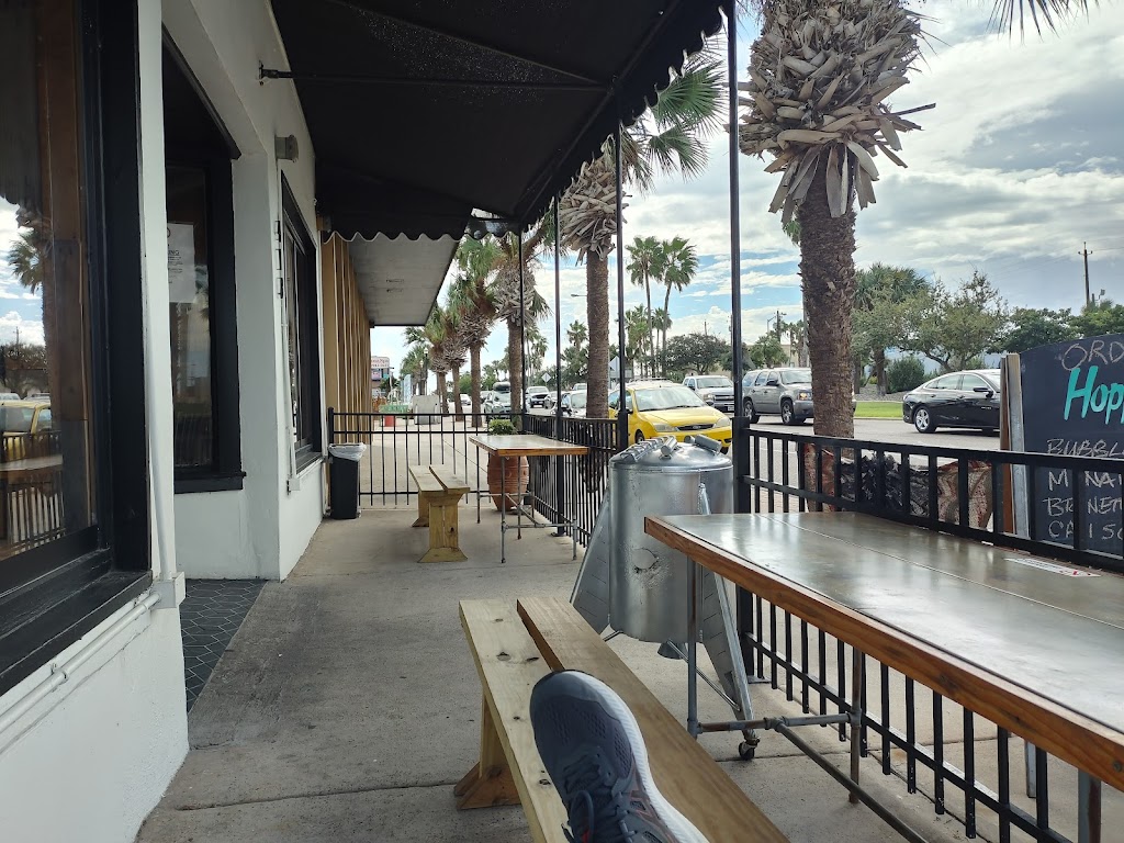 Hopper Haus Bar and Grill | restaurant | 418 E Queen Isabella Blvd, Port Isabel, TX 78578, USA | 9562994600 OR +1 956-299-4600